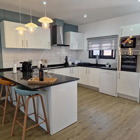 Apartamento C - Charming Vacation Home With Free Private Parking Machico (Madeira)