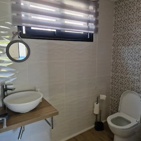 C - Charming Vacation Home With Free Private Parking Machico (Madeira)