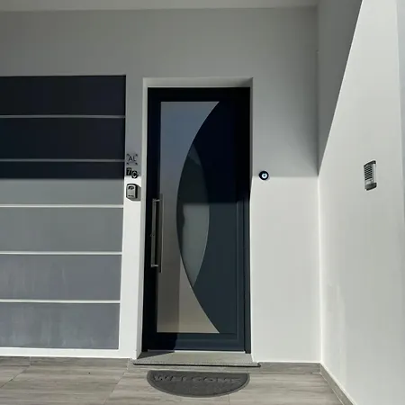 C - Charming Vacation Home With Free Private Parking