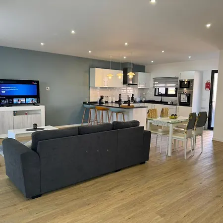 C - Charming Vacation Home With Free Private Parking * Machico (Madeira)