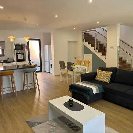 C - Charming Vacation Home With Free Private Parking * Machico (Madeira)