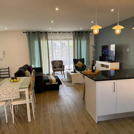 C - Charming Vacation Home With Free Private Parking