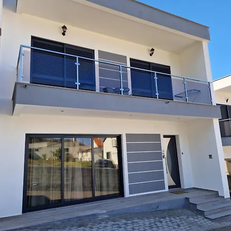 C - Charming Vacation Home With Free Private Parking * Machico (Madeira)