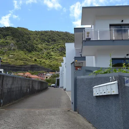Charming With Free Private Parking Apartment