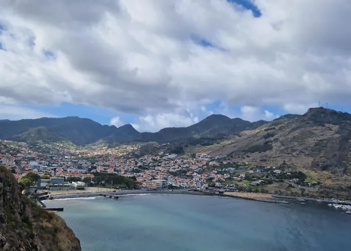 C - Charming Vacation With Free Private Parking דירה