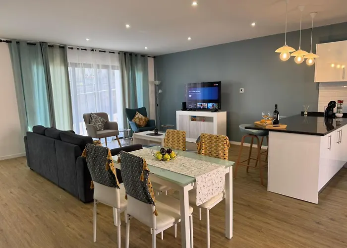 C - Charming Vacation With Free Private Parking דירה *