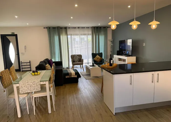 C - Charming Vacation With Free Private Parking