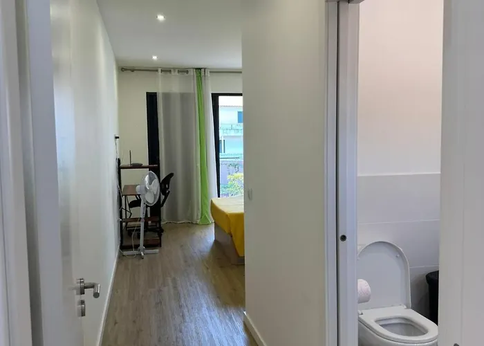 C - Charming Vacation With Free Private Parking