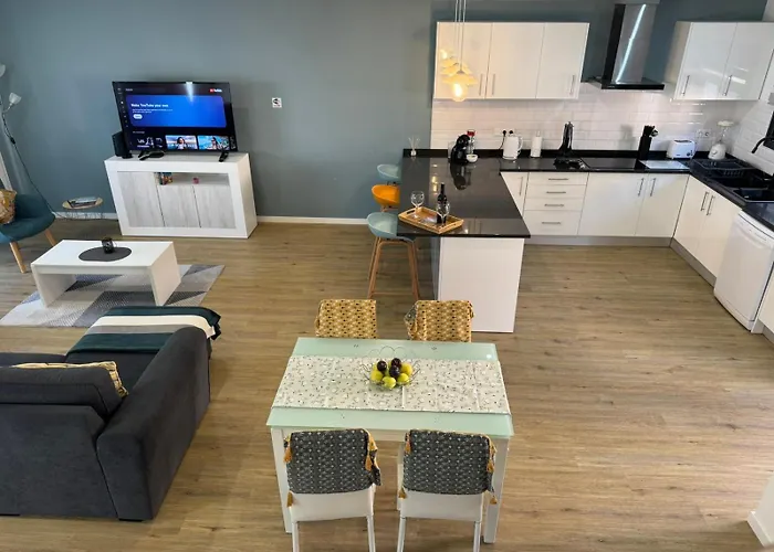 דירה C - Charming Vacation With Free Private Parking *